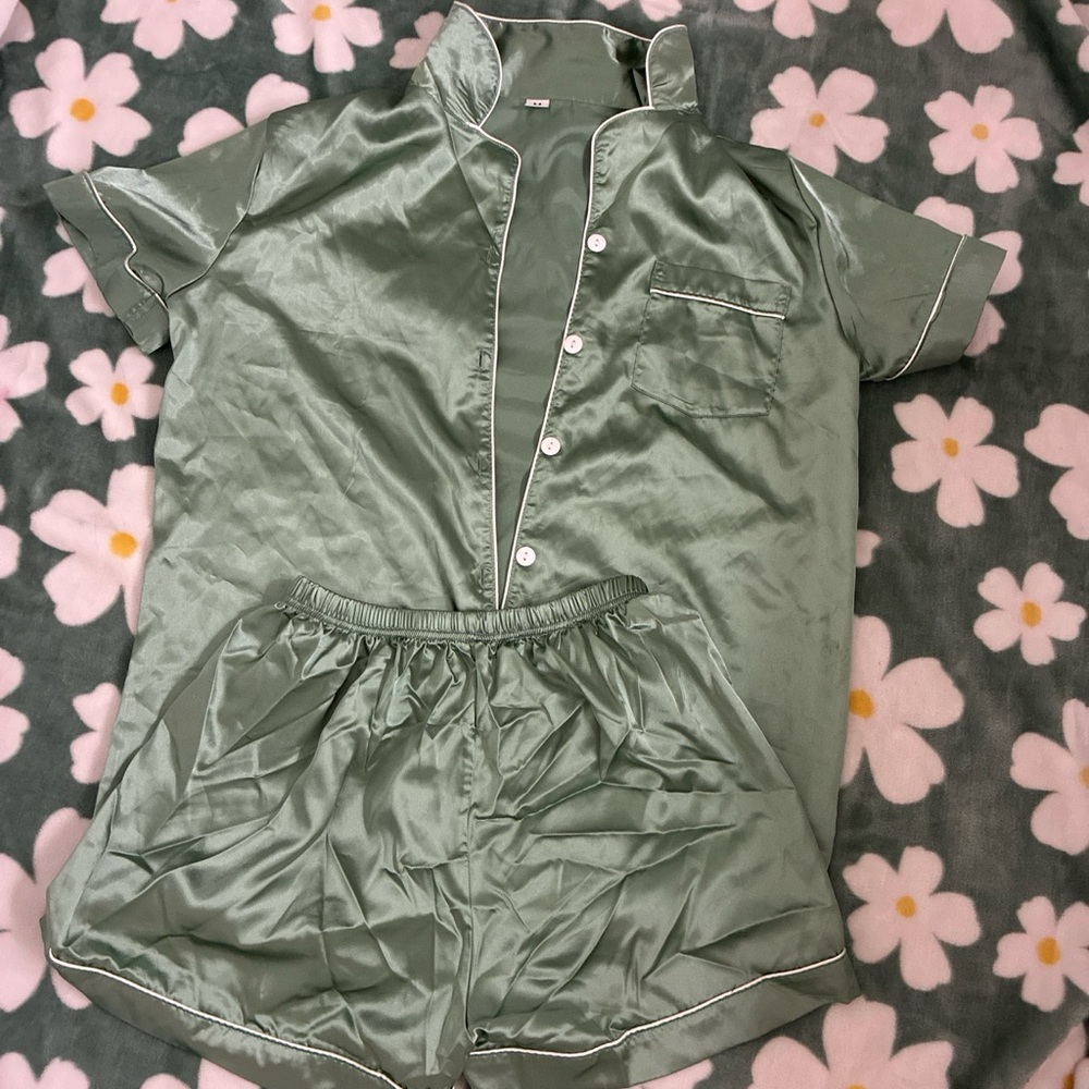 Amazon Women's Satin Pajama Set - Green